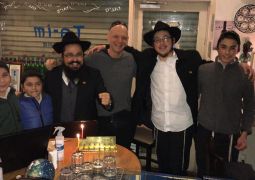 נר ראשון של חנוכה בטוקיו